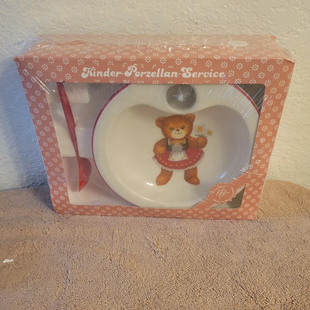 Bear Design Dinnerware Set - Picture 1 of 7